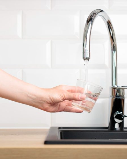 Torneira com filtro vale a pena no dia a dia? Descubra agora